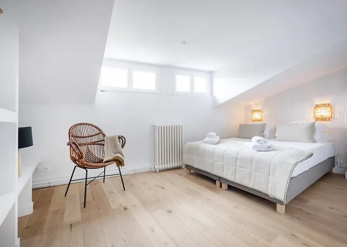 Les De Louis - Apartment